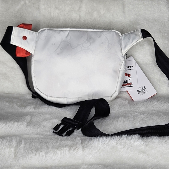 HELLO KITTY Herschel FannyPack - Picture 5 of 8